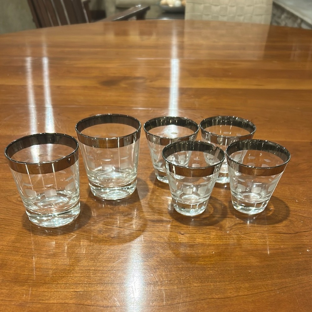 Silver Rimmed MCM Cocktail glasses - Picture 4 of 6